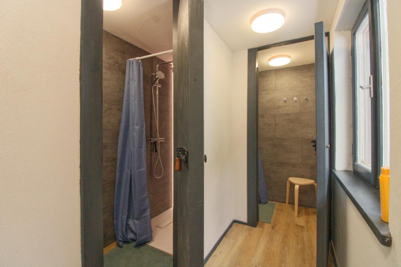 Backyard Mountain Hostel Майерхофен Екстериор снимка