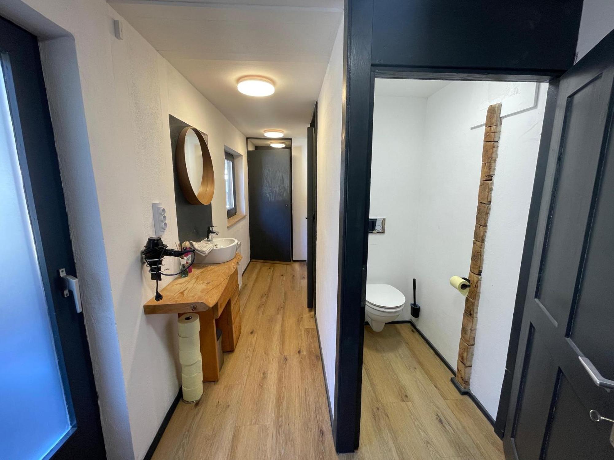 Backyard Mountain Hostel Майерхофен Екстериор снимка