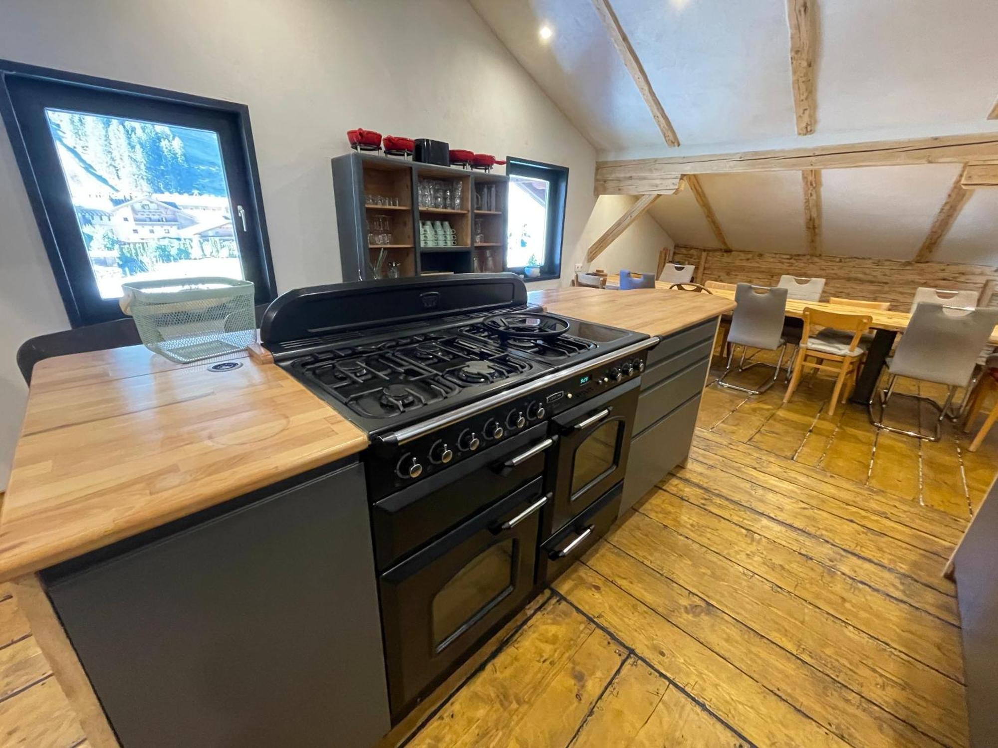 Backyard Mountain Hostel Майерхофен Екстериор снимка